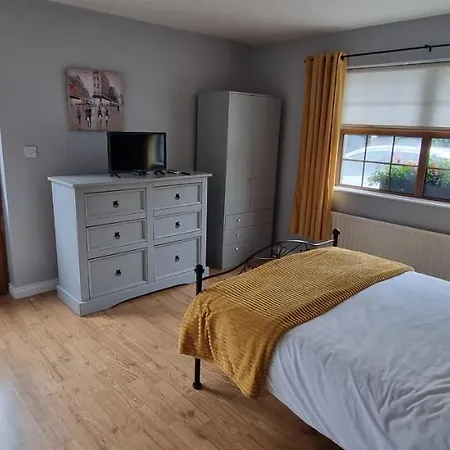 The Madden Guest House Gilford Экстерьер фото